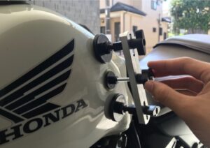 【費用2000円】自分でできるバイクタンクのヘコミ修復！やり方と道具紹介