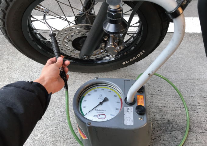 バイクの基本 タイヤの空気圧ちゃんと確認してる 入れ方や確認方法を Daradara Site